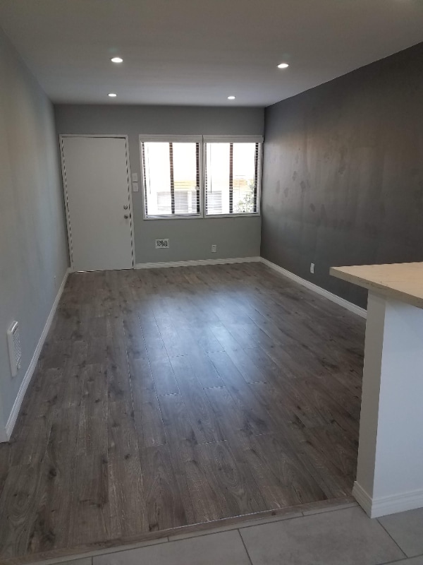 Photo - 1068 W 12th St Unidad 0