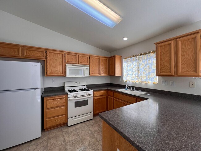 Photo - Centrally located 3 bedroom home in Fernley- 3 car garage