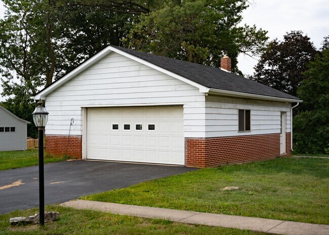 Photo - 3950 Locust Grove Rd