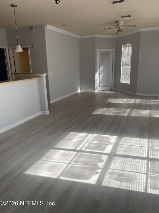 Building Photo - 8290 Gate Pkwy W Unit 105