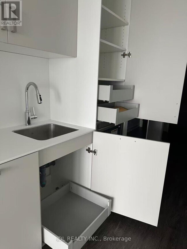 Photo - 88 Queen St E Unité 3306