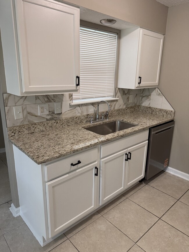 Photo - 2881 Normandy Dr