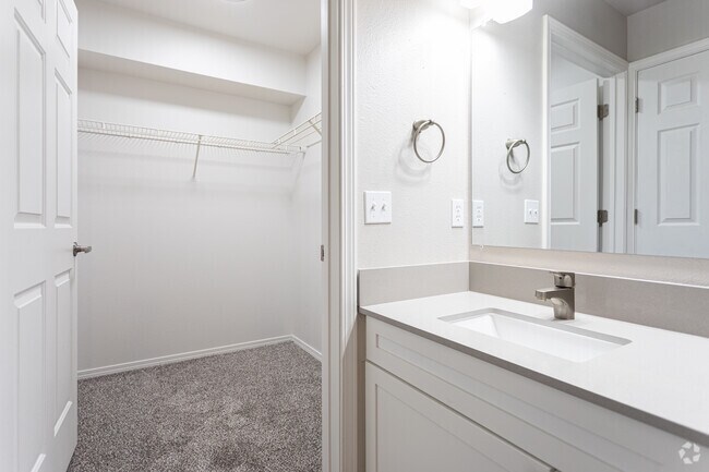 2BR, 1BA - 857SF