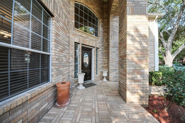 Photo - 4422 Roundtree Ln