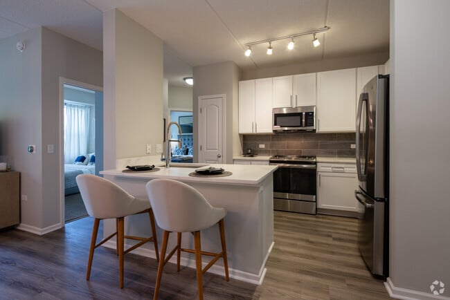 2 habitaciones, 1 baño - 1045 pies cuadrados - Modelo - Cocina - The Majestic Luxury Apartments