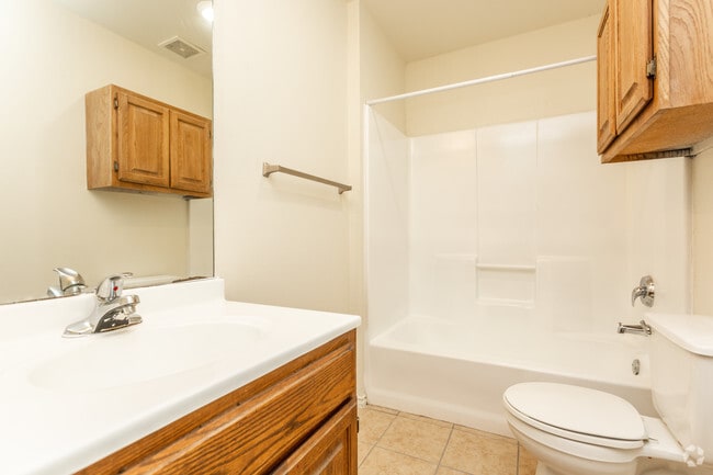 4BR, 2BA - 1442SF Upstairs Bathroom