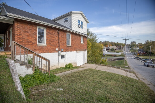 Photo - 421 Marshall St