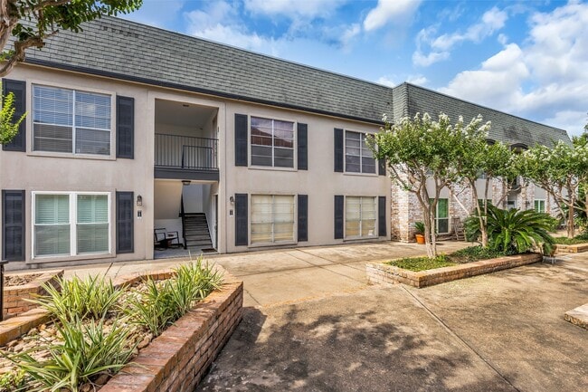 Photo - 1800 Stoney Brook Dr Unit 205