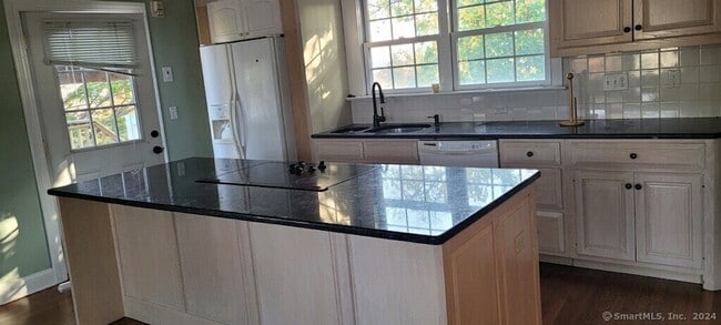 Photo - 10 Elmwood Ave