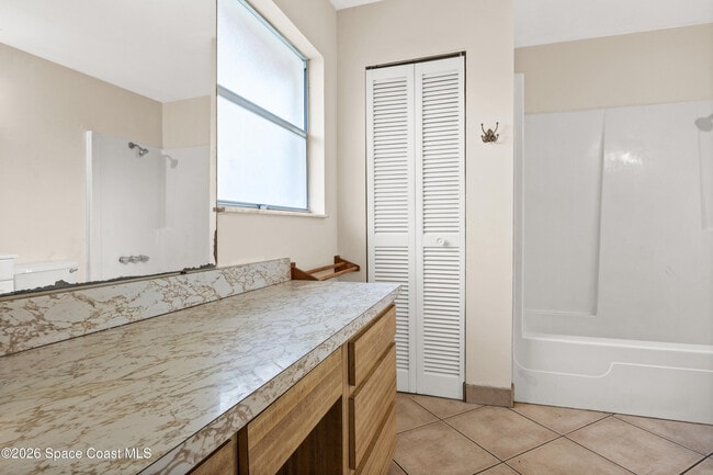 Photo - 1569 Richards Dr NE