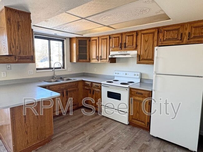 Photo - 924 E 5th St