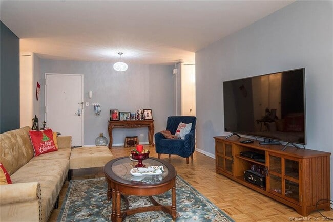 Building Photo - 31 Woodland St Unit 4G