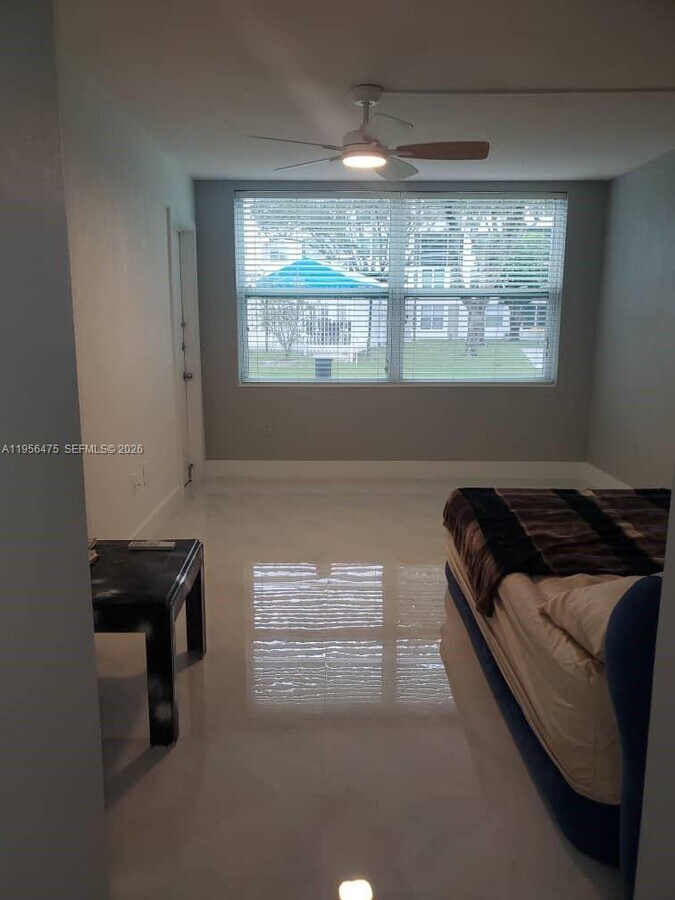 Photo - 1351 NE 191st St Unidad E 106