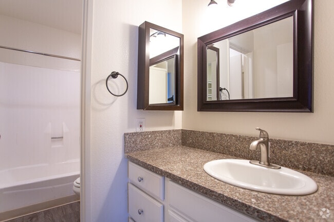 1BR, 1BA-750 SF
