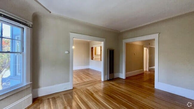 Building Photo - Bright Top-Floor Flat at the Edge of the P... Rental