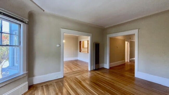 Bright Top-Floor Flat at the Edge of the P... - Bright Top-Floor Flat at the Edge of the P... House