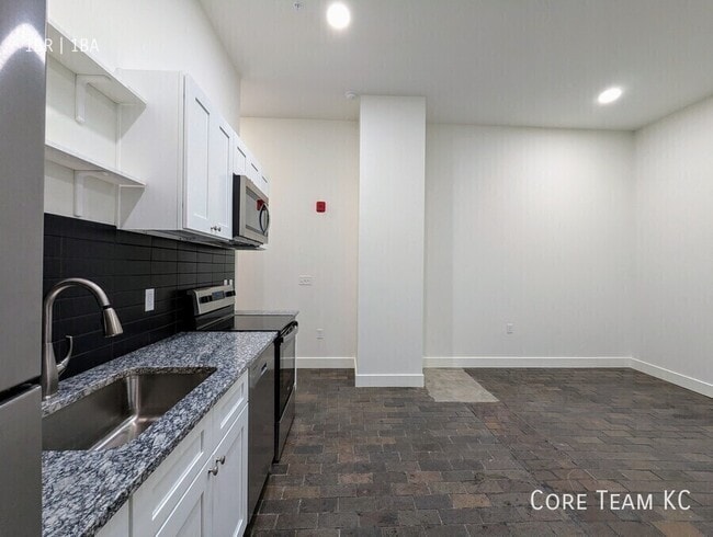 Photo - 3100 E Gillham Plaza Unit 221