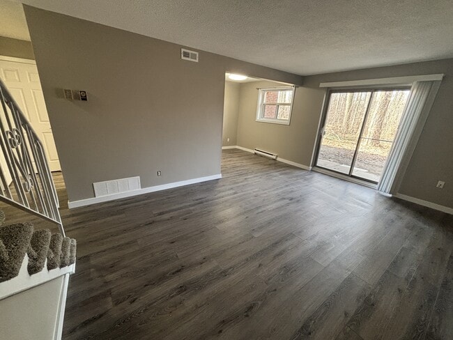 Photo - 499 Albert St Unité 8