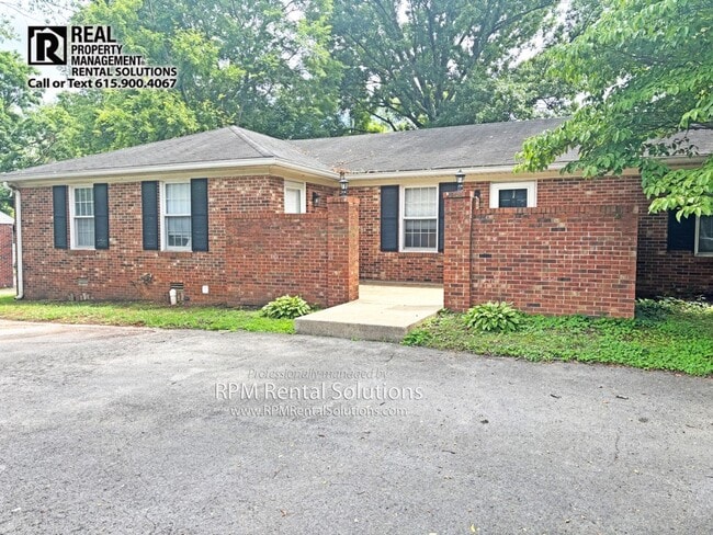 Building Photo - Wonderful 2BD/1BA duplex in the heart of Murfreesboro!