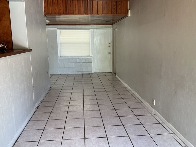 Photo - 3 Bed / 2 Bath Home in North Lakeland – Spacious Yard & Great Location