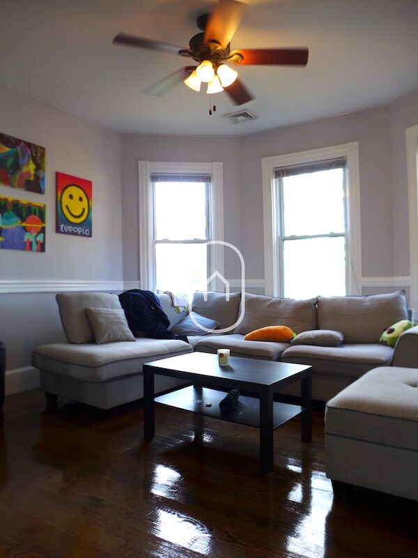 Photo - 123 Centre St