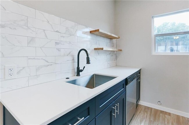 Photo - 9504 Menchaca Rd Unidad B