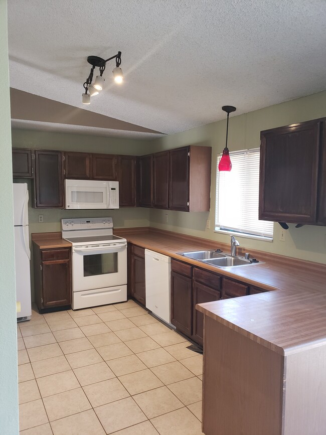 Photo - 2120 Heathercrest Dr