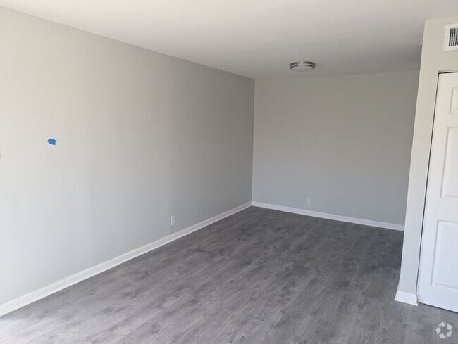 Building Photo - Beautiful 2 Bed 1 Bath Apartment For Rent!