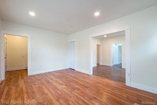 Photo - 615 W Hollywood Ave