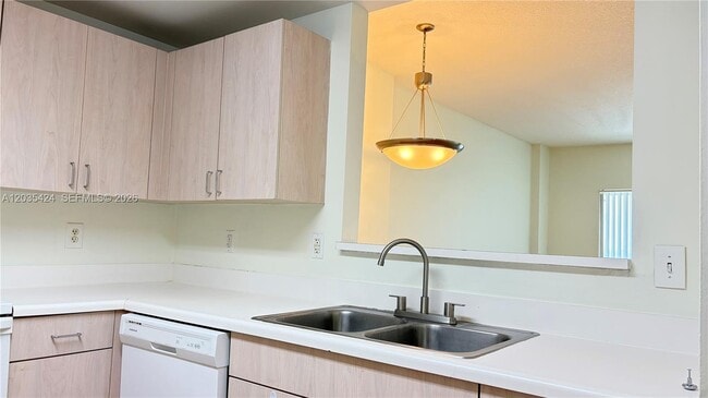 Photo - 50 Menores Ave Unit 807