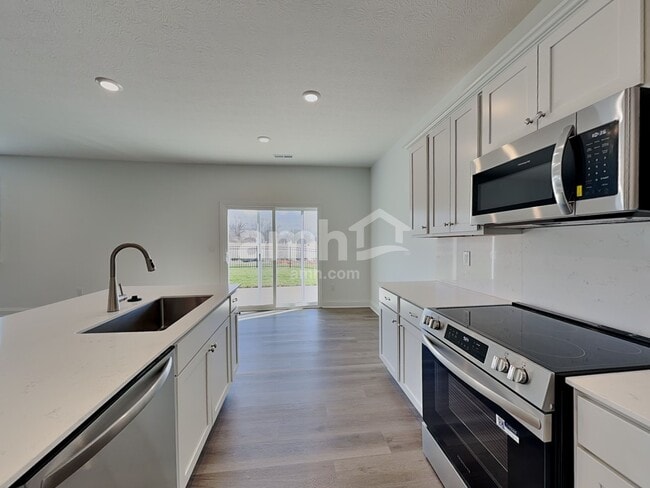 Photo - 956 Heritage Blvd
