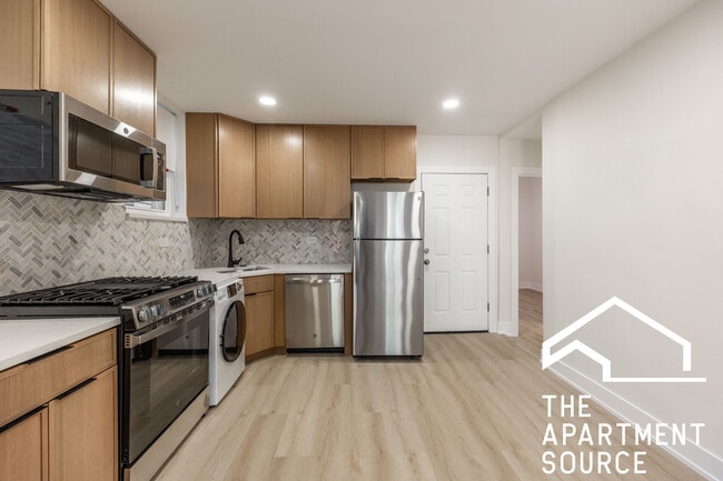 Building Photo - 1313 W Ohio St Unit 2