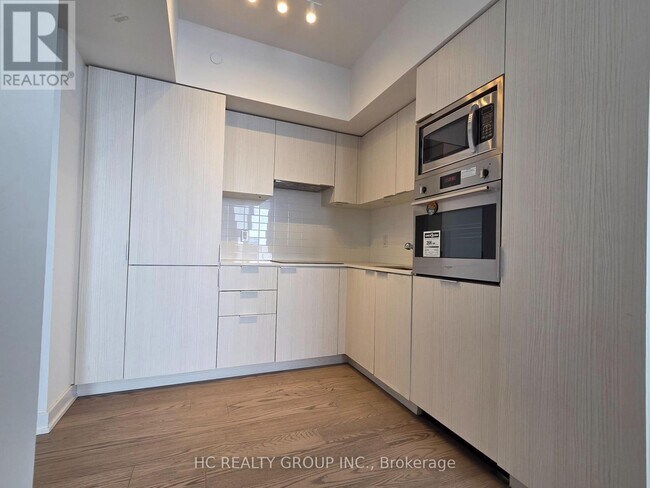 Photo - 11 Wellesley St W Unité 5705