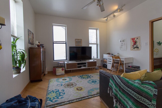 Photo - 2311 W Ohio St Unit J06P