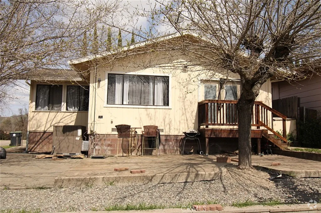 Building Photo - 15150 Lakeview Ave Rental