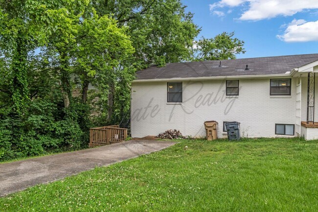 Photo - Charming Two Bedroom in Triplex in Goodlettsville!