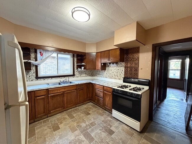 Photo - 418 Colvin Ave