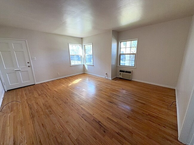 Building Photo - 1233 N Hollywood Way Unit A