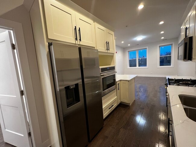 Photo - 4819 Main St Unit 202