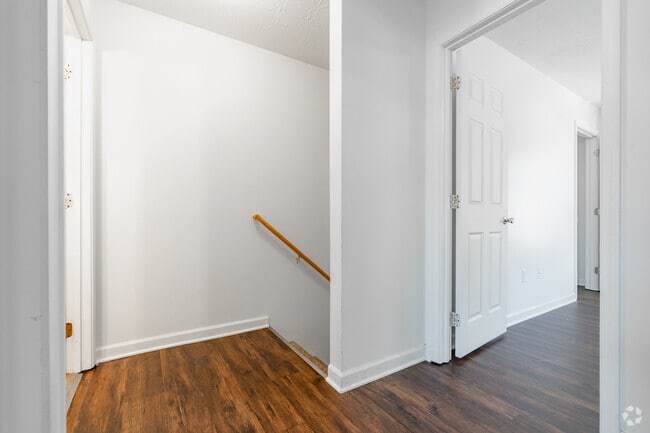 2BR, 1.5BA - 850SF - Hallway