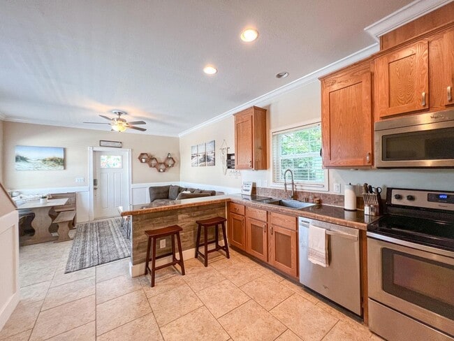 37 Palm Dr
