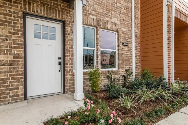 Photo - 5262 Ella Blvd Unidad 701-A