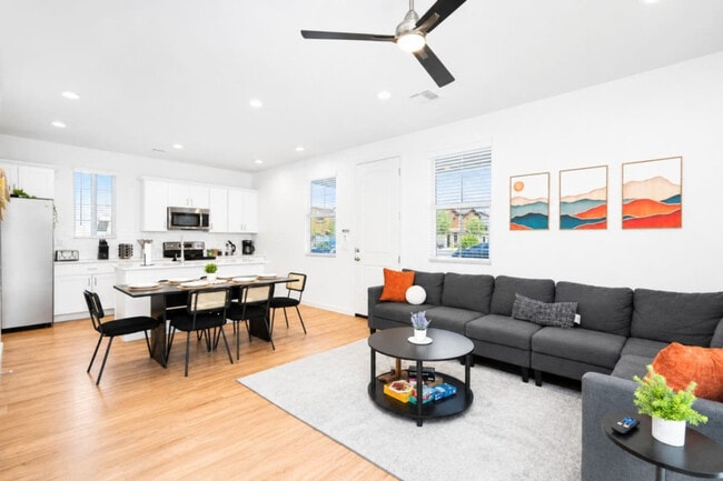 Photo - 815 E Roma Ave Unidad SI ID1581537P