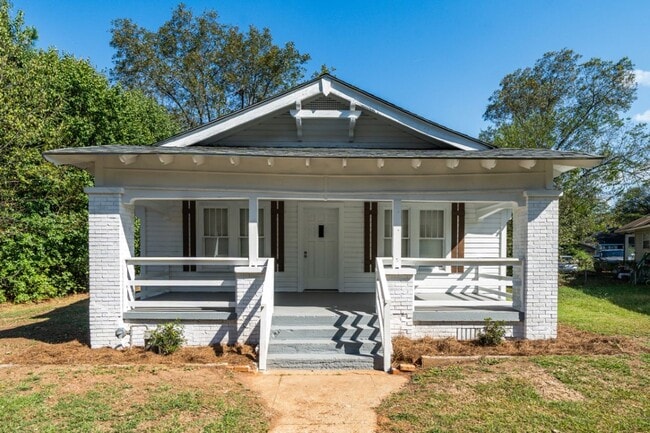 Building Photo - Renovated Gem with Space & Style in Bessemer