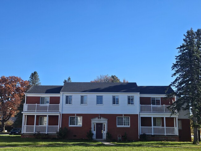 Franklin Court Apartments - Franklin Court Apartments