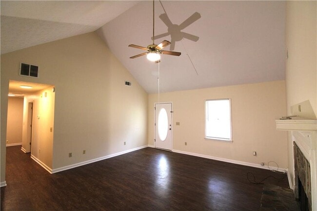 Photo - 2320 Ridgedale Dr SW
