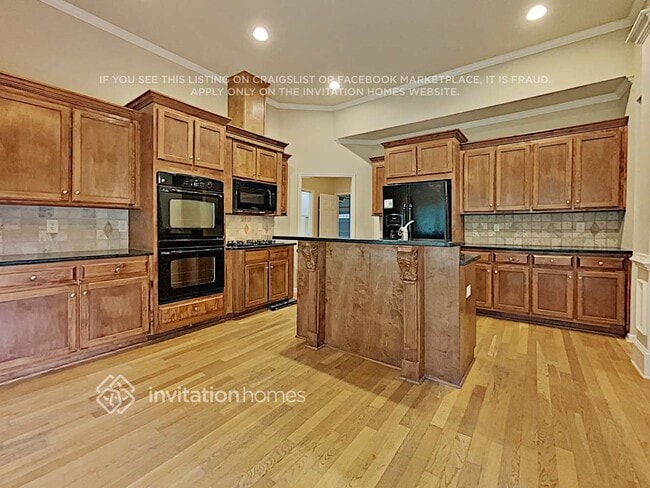 Photo - 1972 Binnies Way