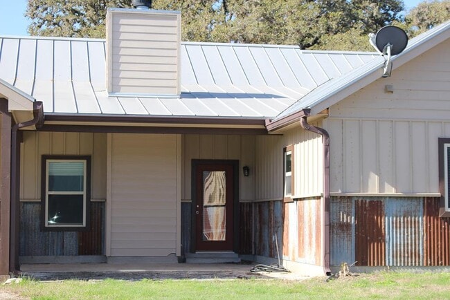 Building Photo - 701 Bushwhack Rd