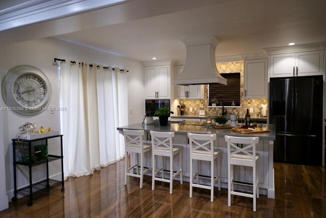 Photo - 7110 Duval St