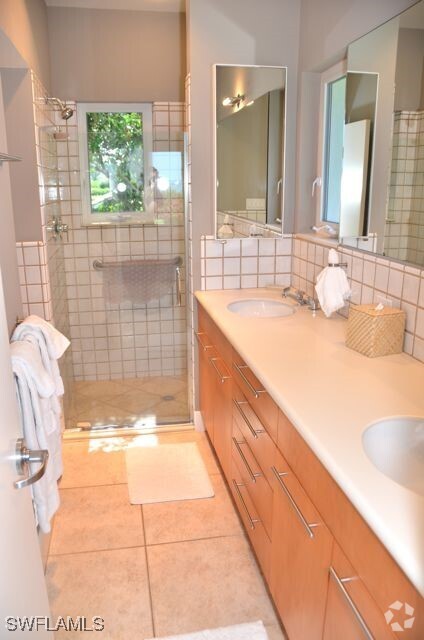 Building Photo - 56 Gulf Shore Blvd S Rental